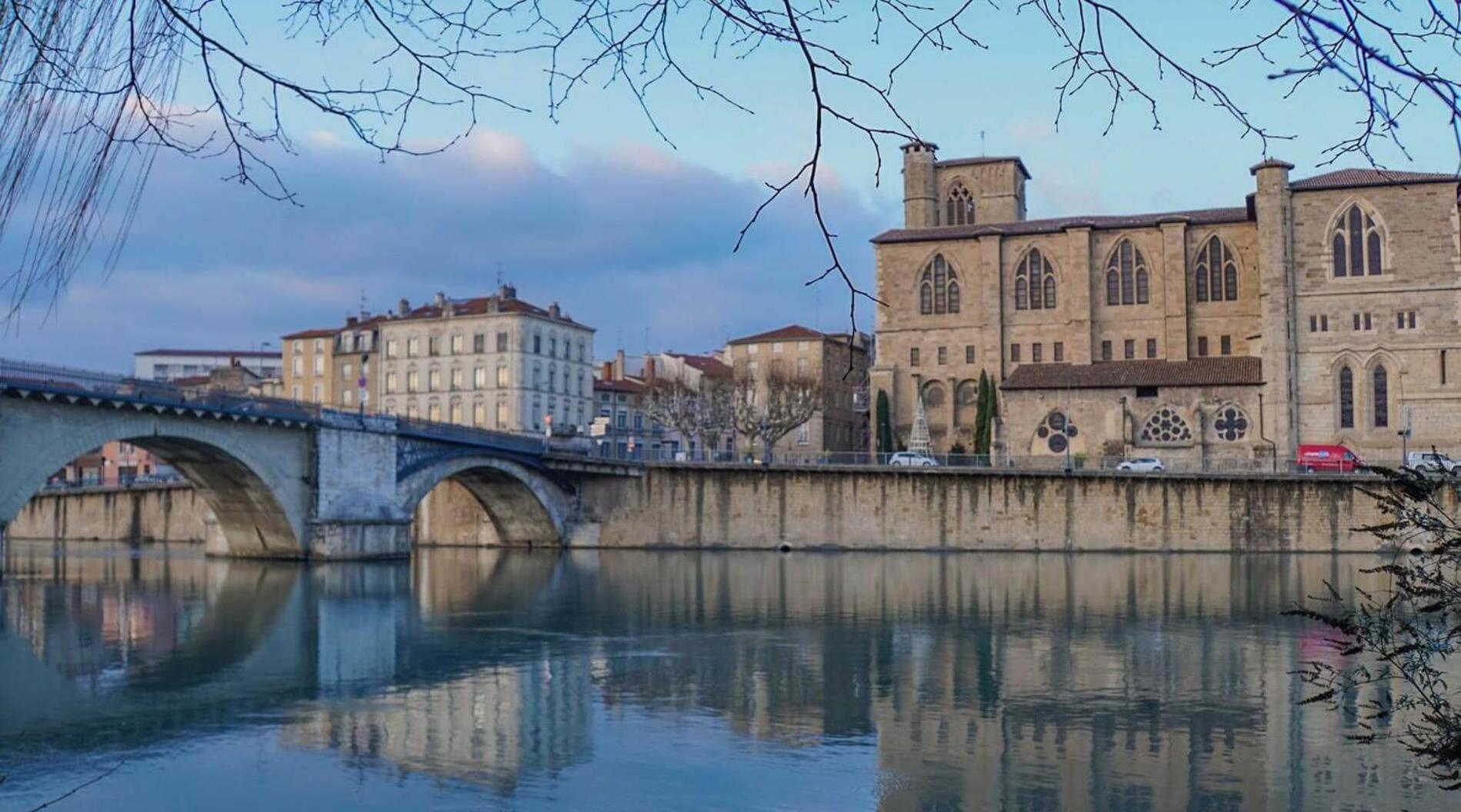 Apartament L'Abeille - Centre - Parking Gratuit Bourg-de-Péage Zewnętrze zdjęcie